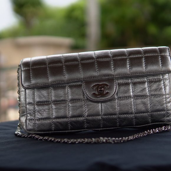 CHANEL Chocolate Bar Chain Shoulder Bag - Picture 4 of 7